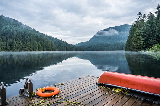 �������У�ڽ��з�����СѧӢ��Ŀ��۾��ܱܿ�